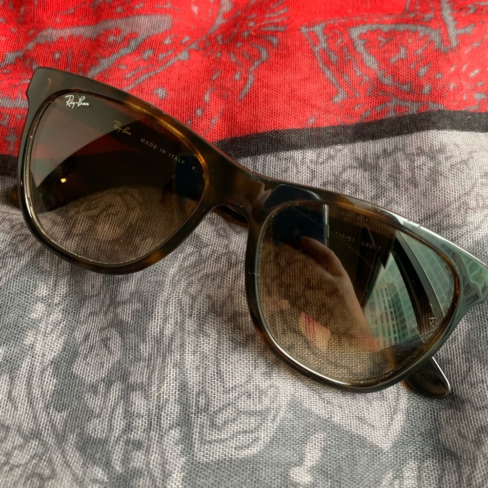Ray Ban Tortoise Shell Unisex Sunglasses